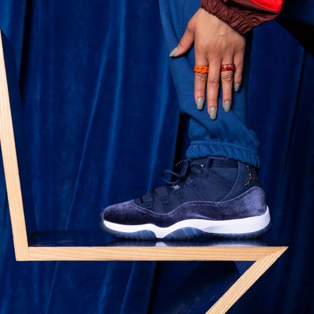Air Jordan 11 Retro Midnight Navy Velvet
