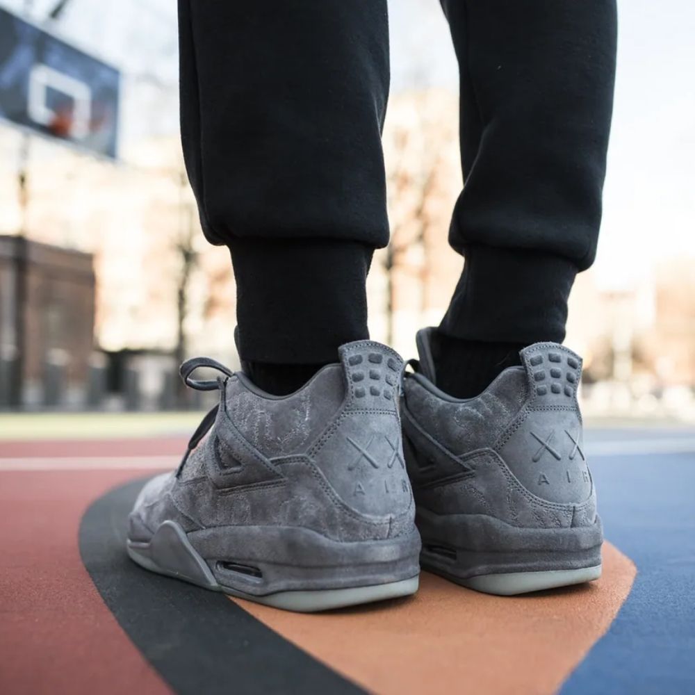 Air Jordan 4 Retro x KAWS Cool Grey