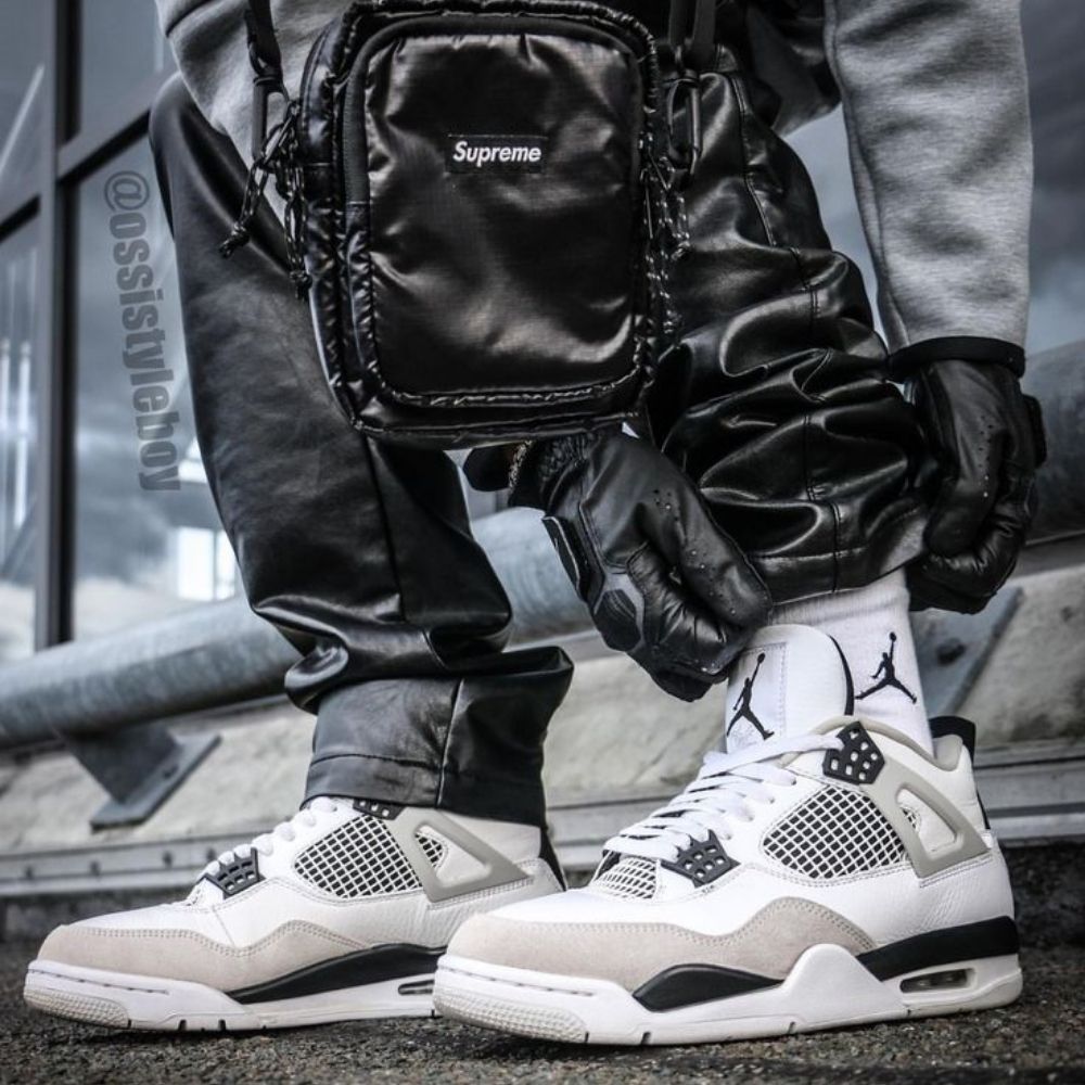 Air Jordan 4 Retro Military Black