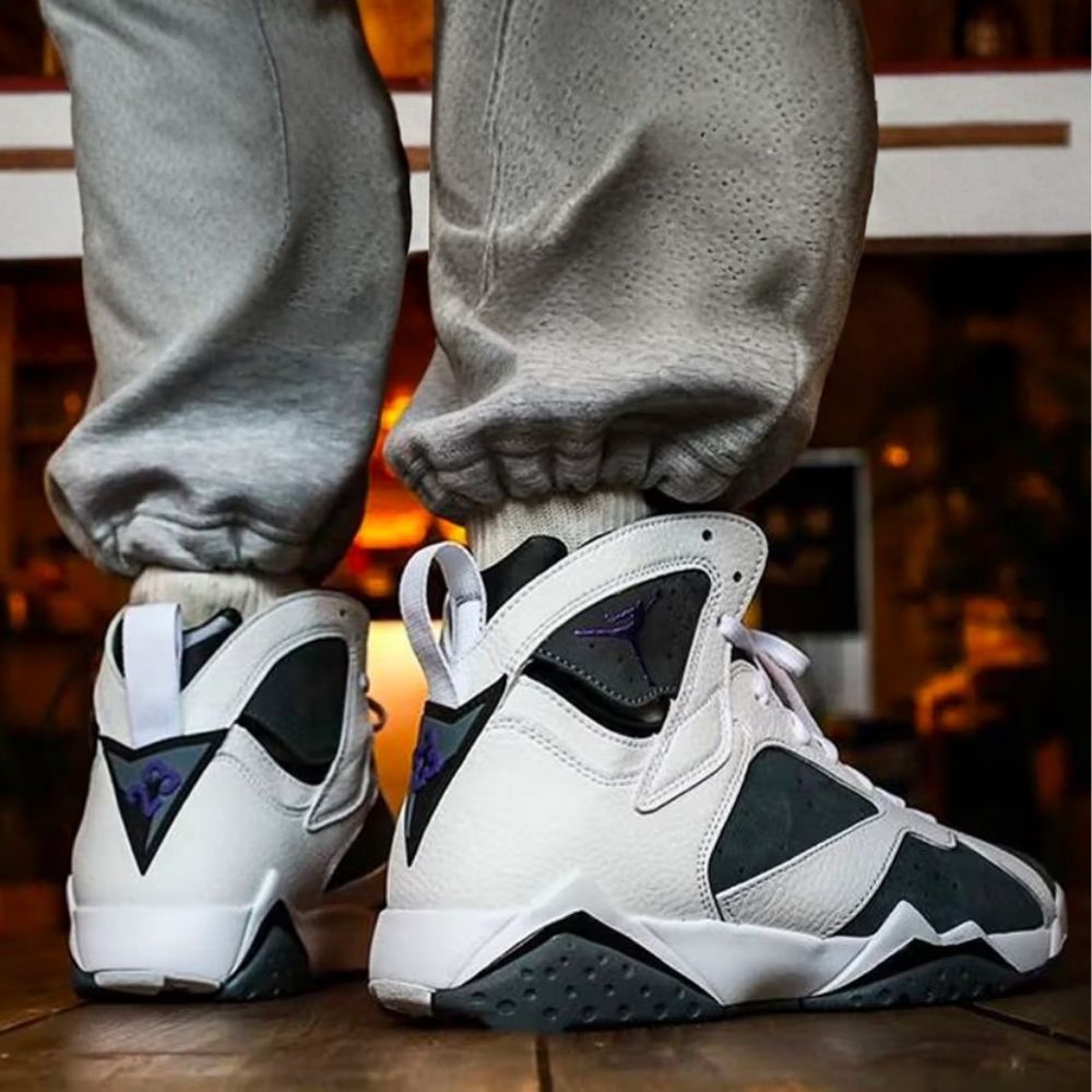 Air Jordan 7 Retro Flint Grey 2021
