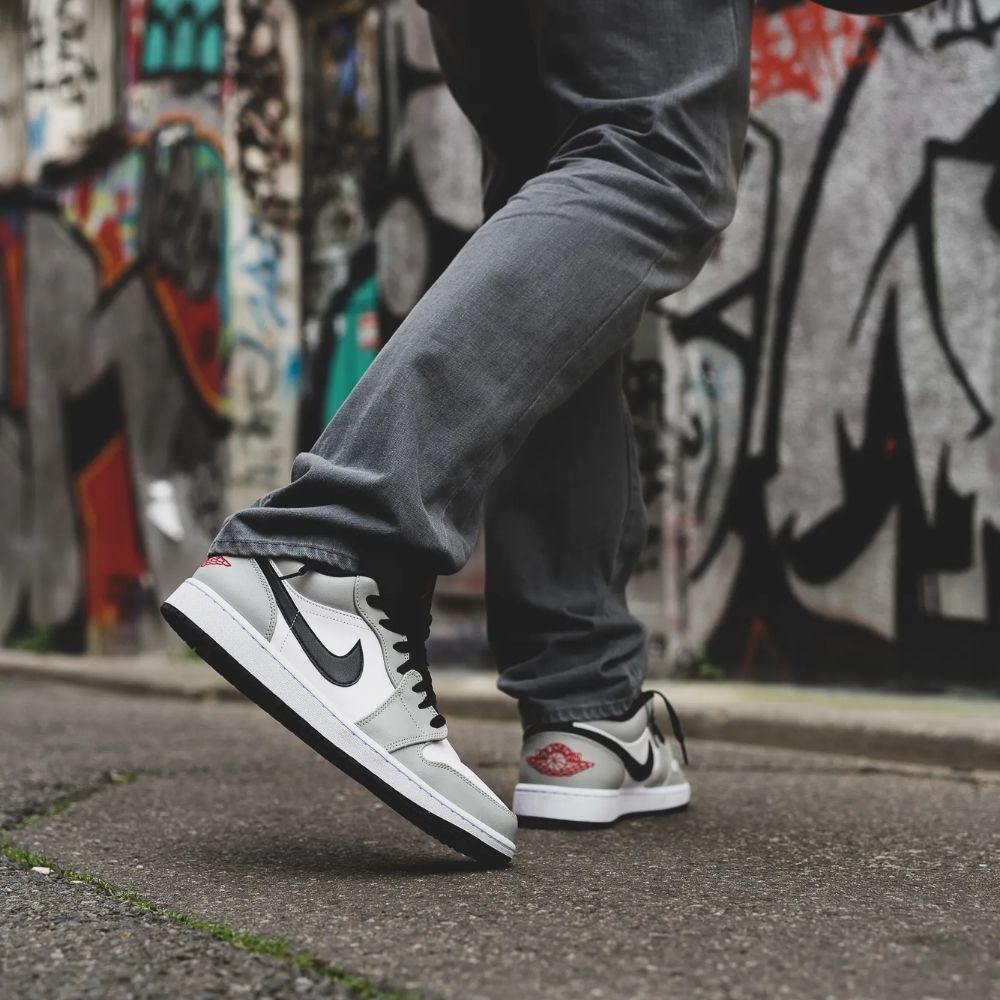 Air Jordan 1 Low Light Smoke Grey