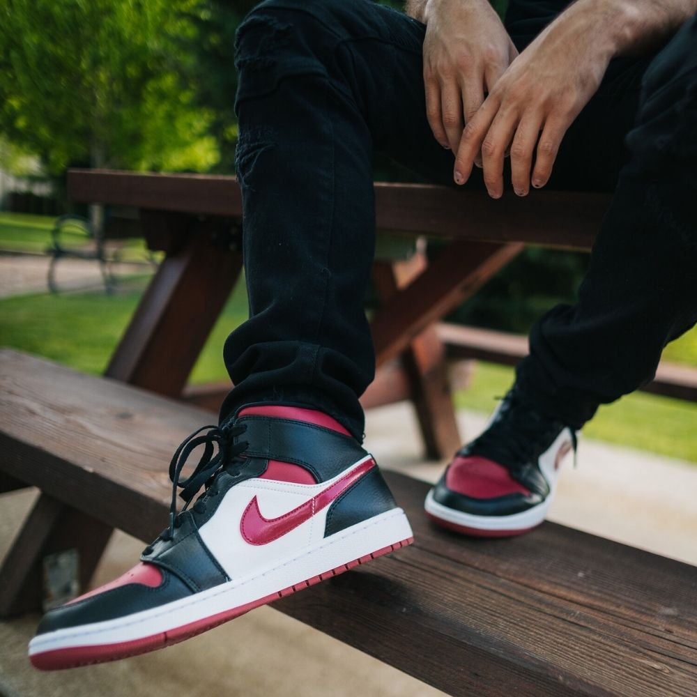 Air Jordan 1 Mid Bred Toe