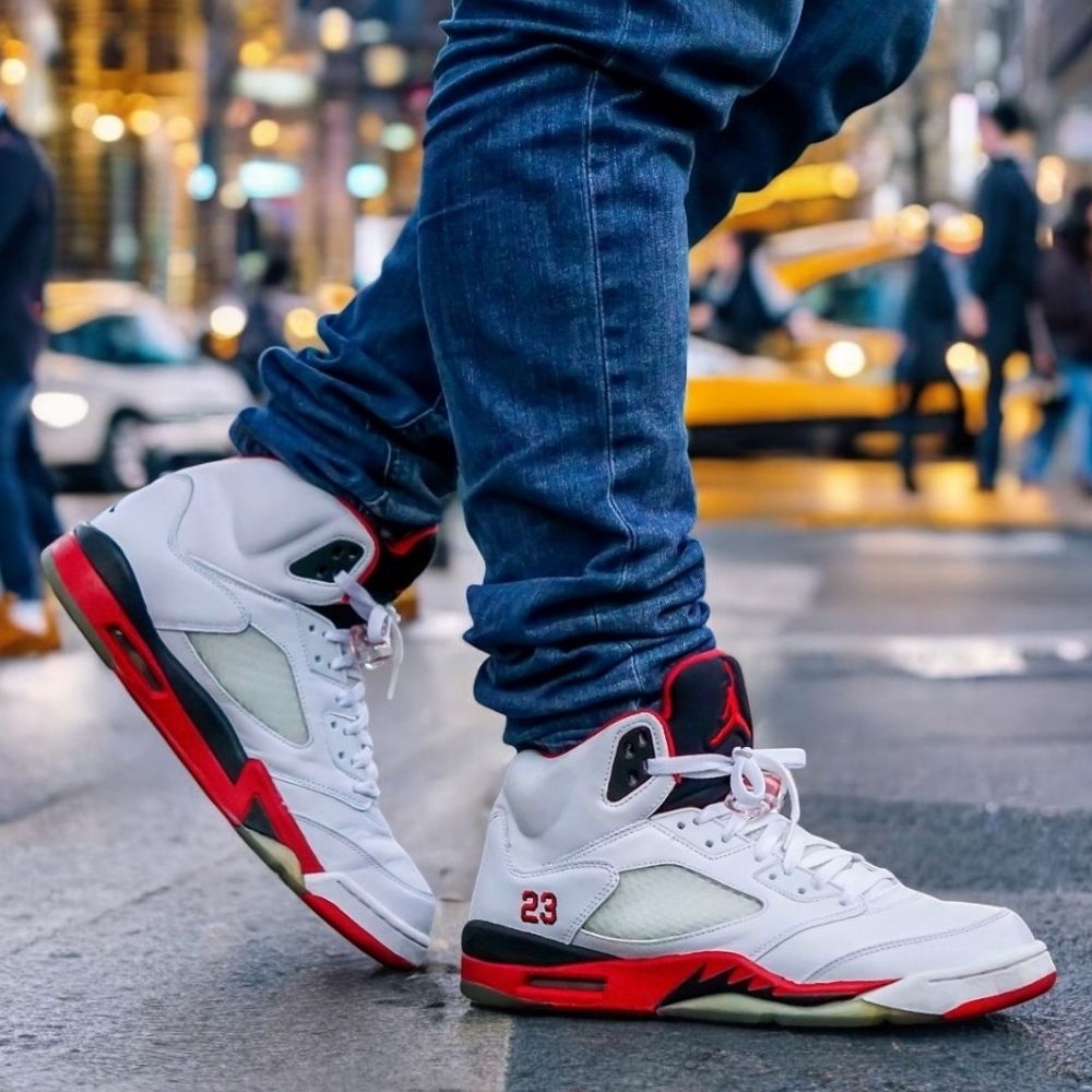 Air Jordan 5 Retro Fire Red Black Tongue