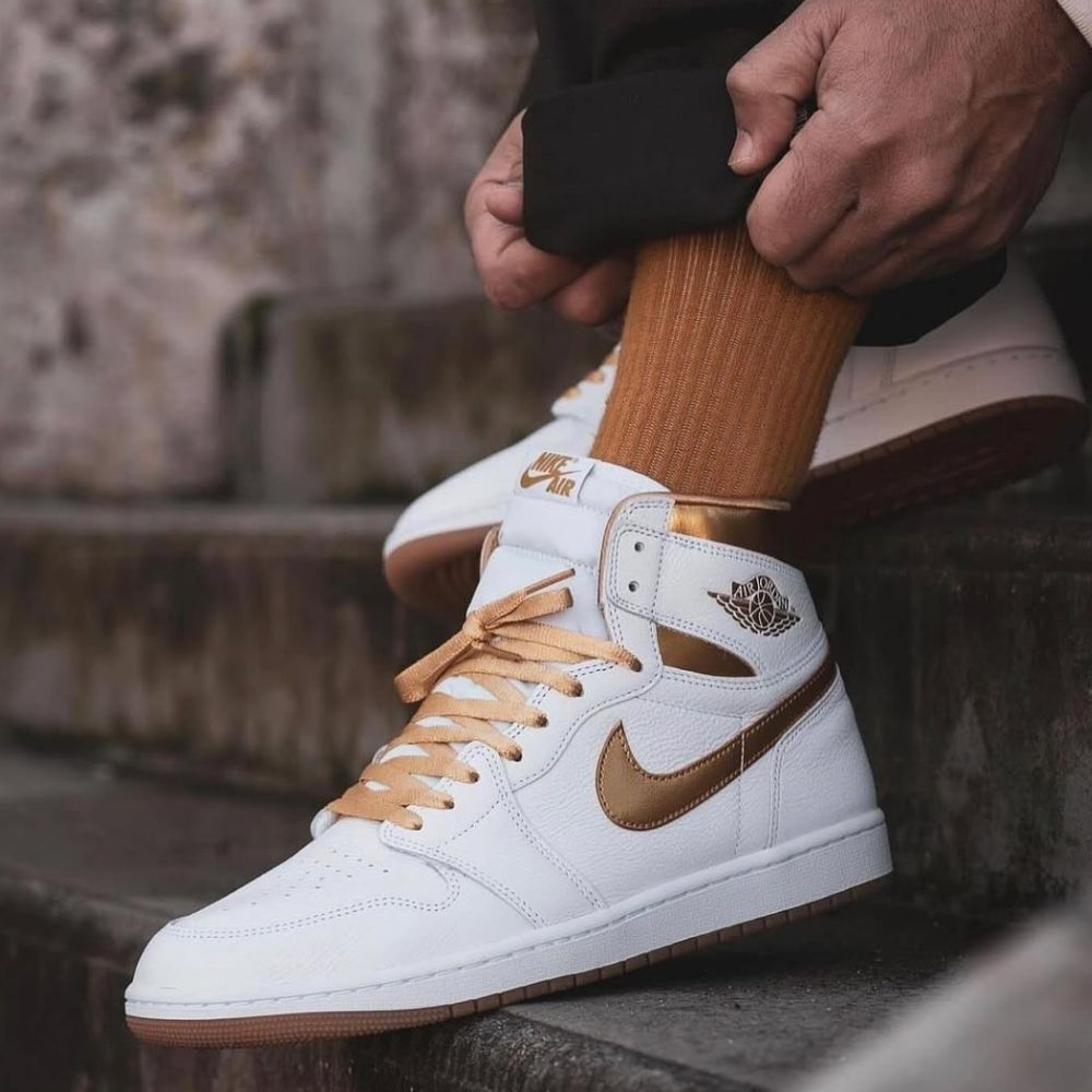 Air Jordan 1 Retro High OG White Gold