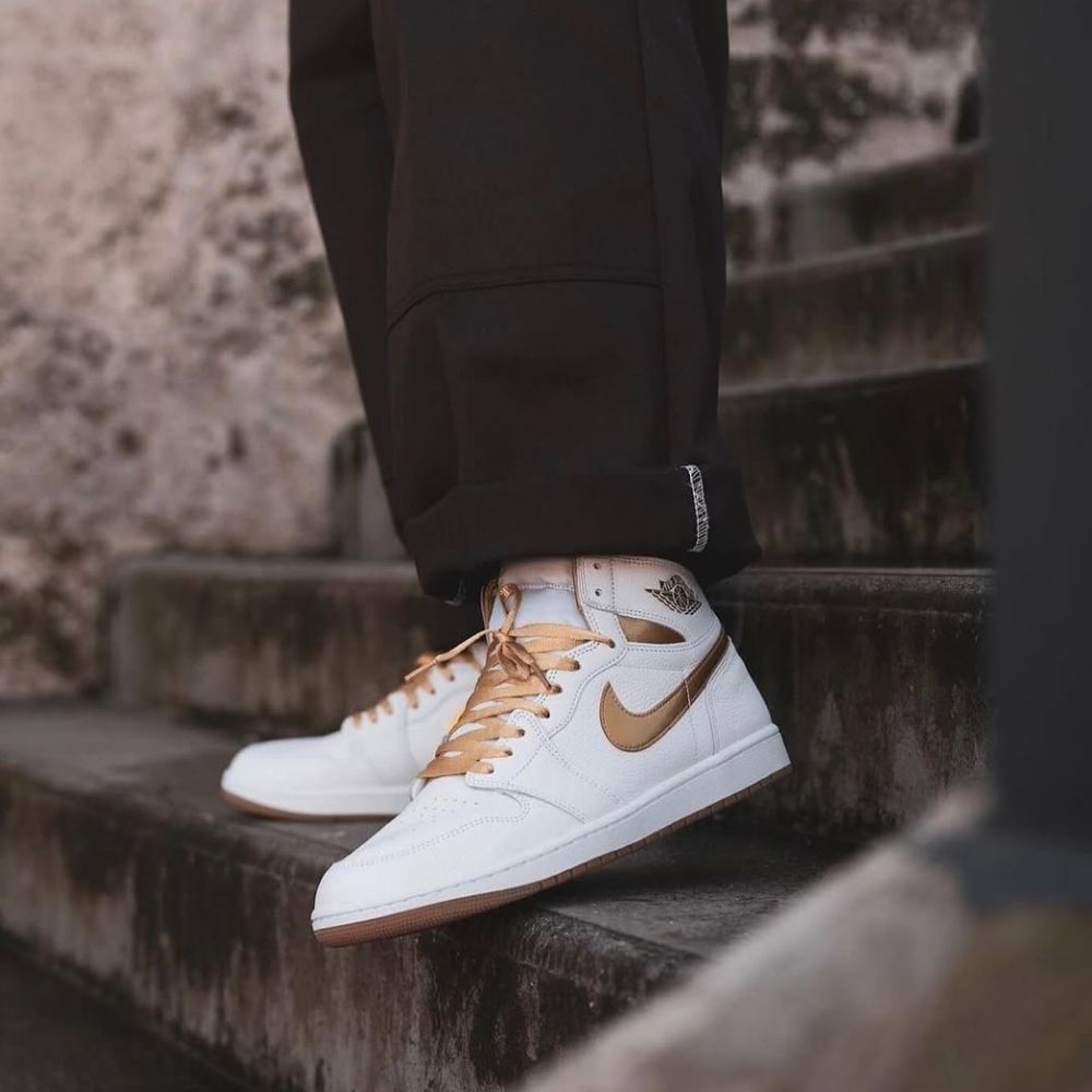 Air Jordan 1 Retro High OG White Gold