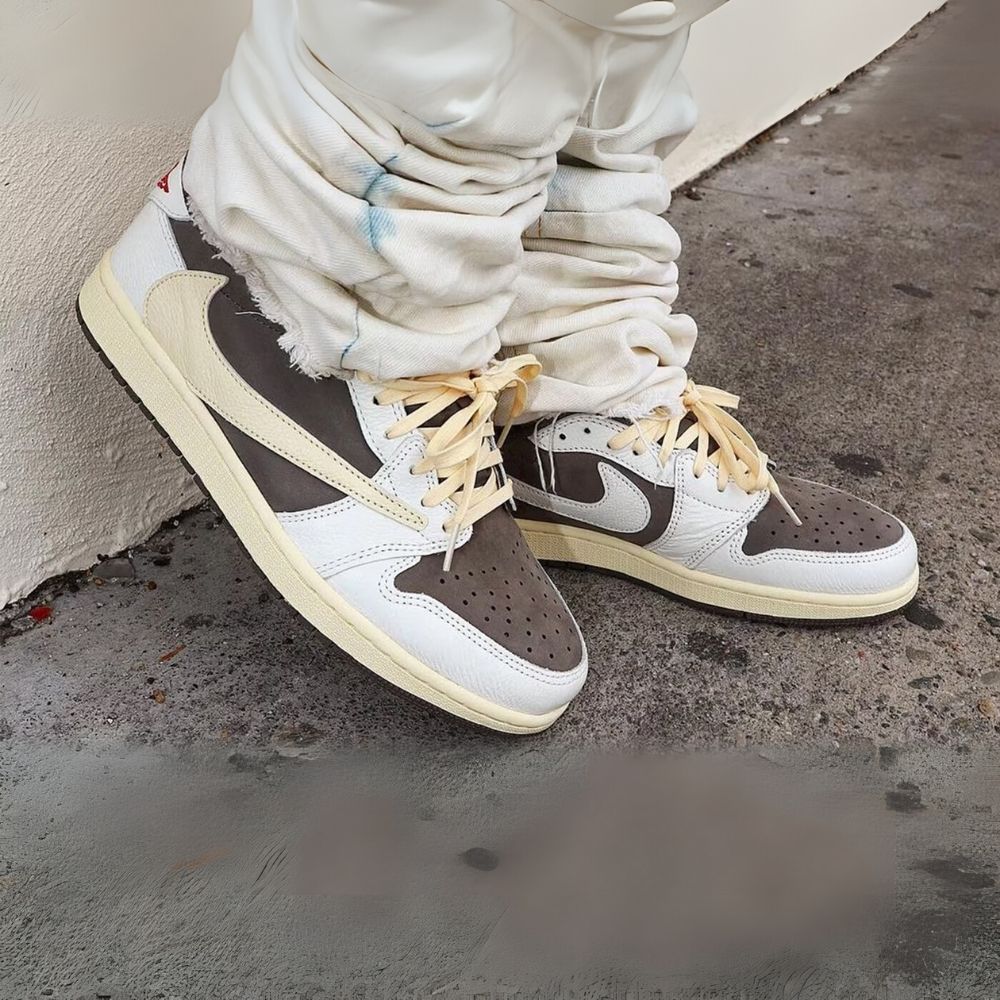 Air Jordan 1 Retro Low OG X Travis Scott Reverse Mocha SP