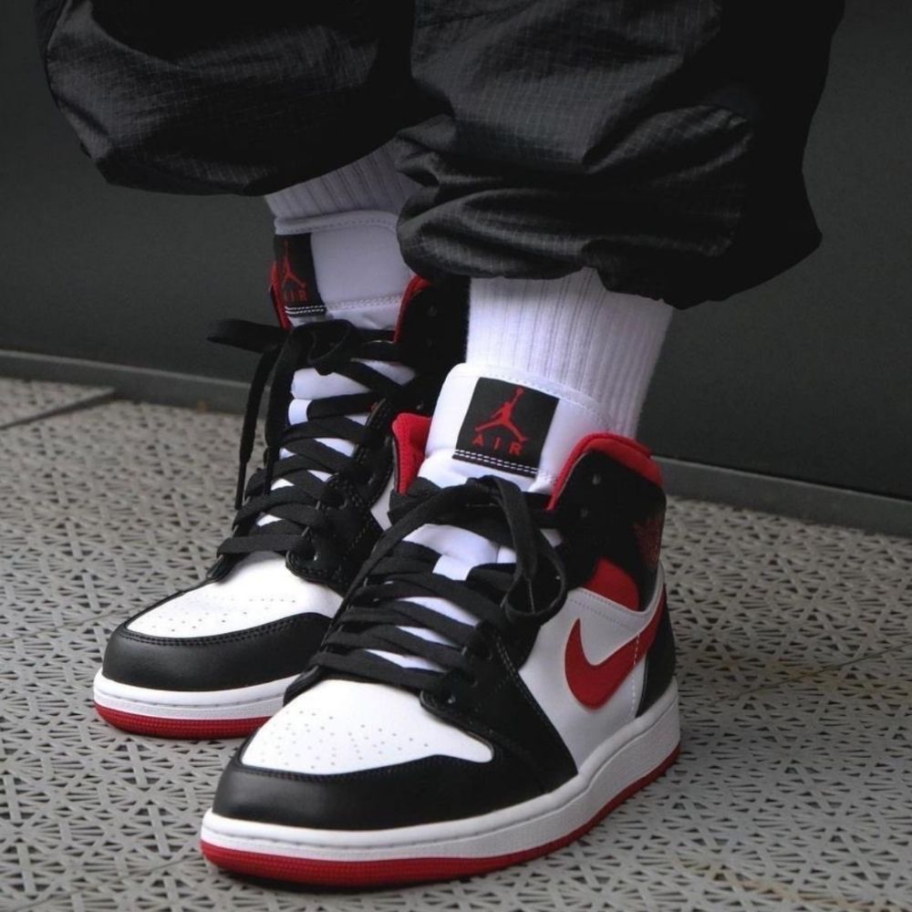 Air Jordan 1 Mid Gym Red Black White