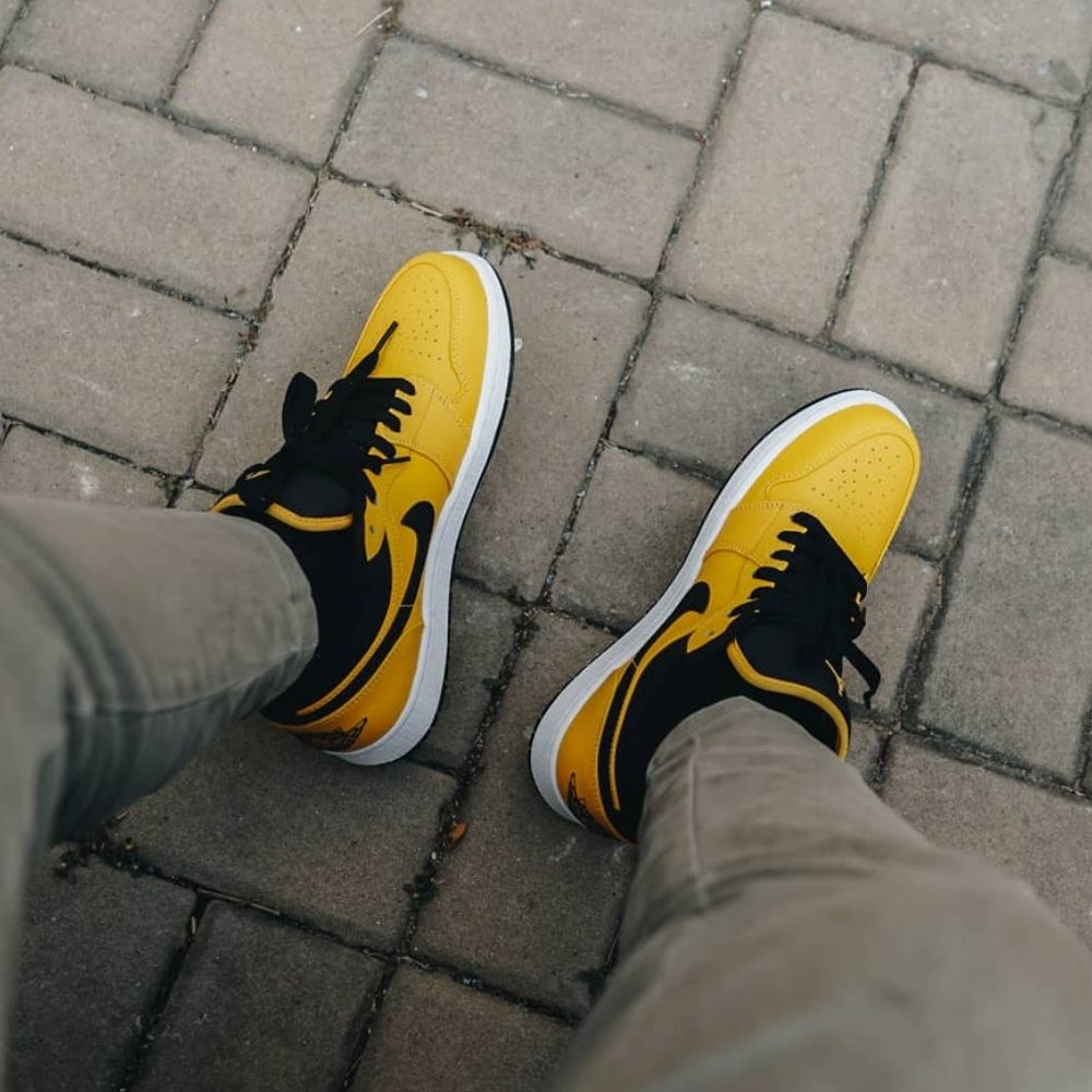 Air Jordan 1 Low University Gold Black