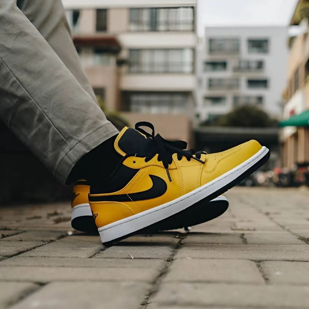 Air Jordan 1 Low University Gold Black