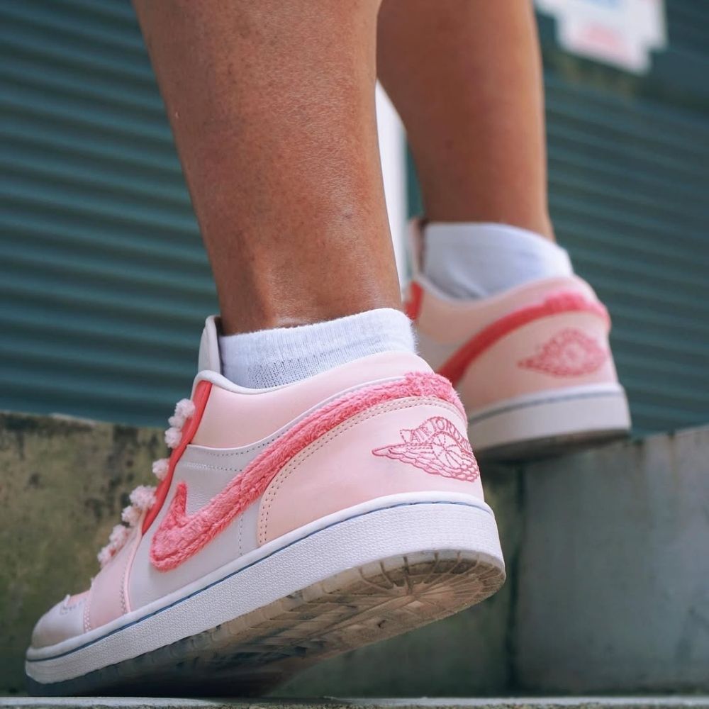 Air Jordan 1 Low Mighty Swooshers Pink SE