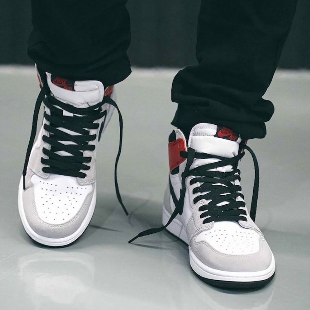 Air Jordan 1 Retro High Light Smoke Grey