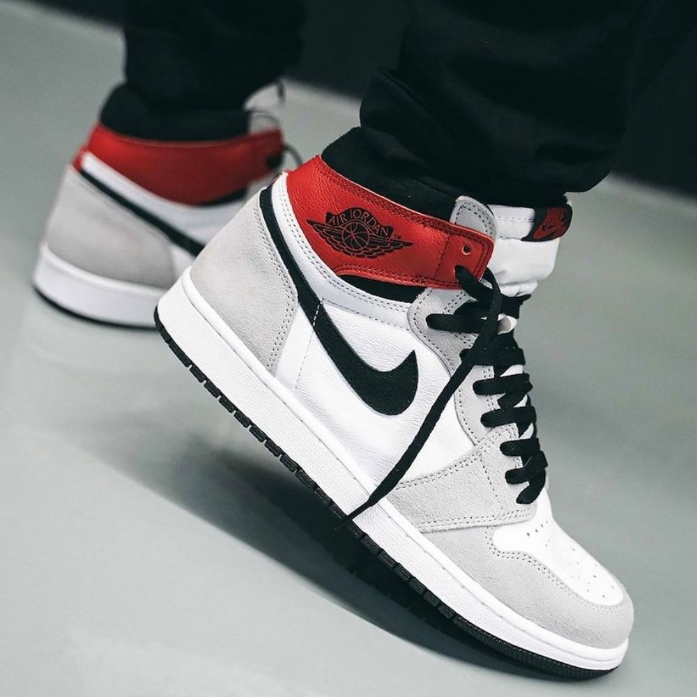 Air Jordan 1 Retro High Light Smoke Grey
