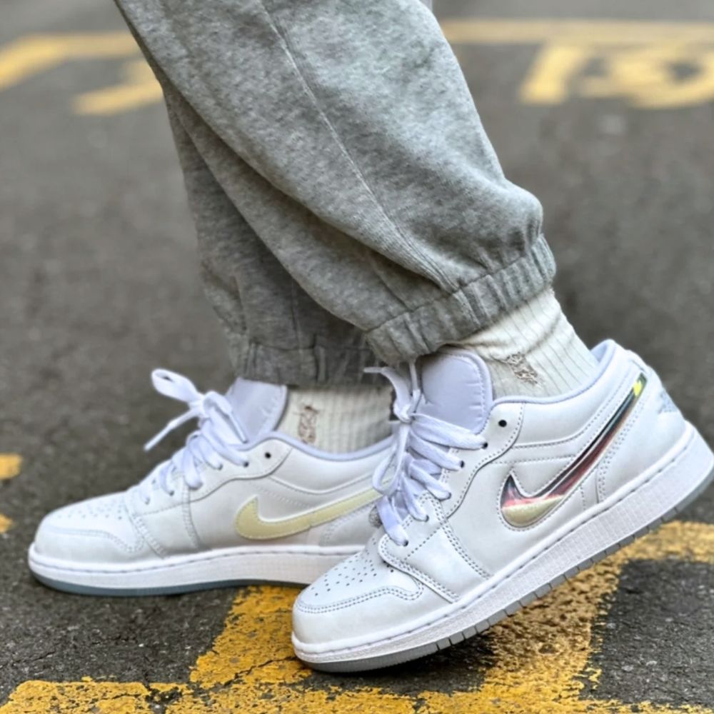 Air Jordan 1 Low Glitter Swoosh White SE