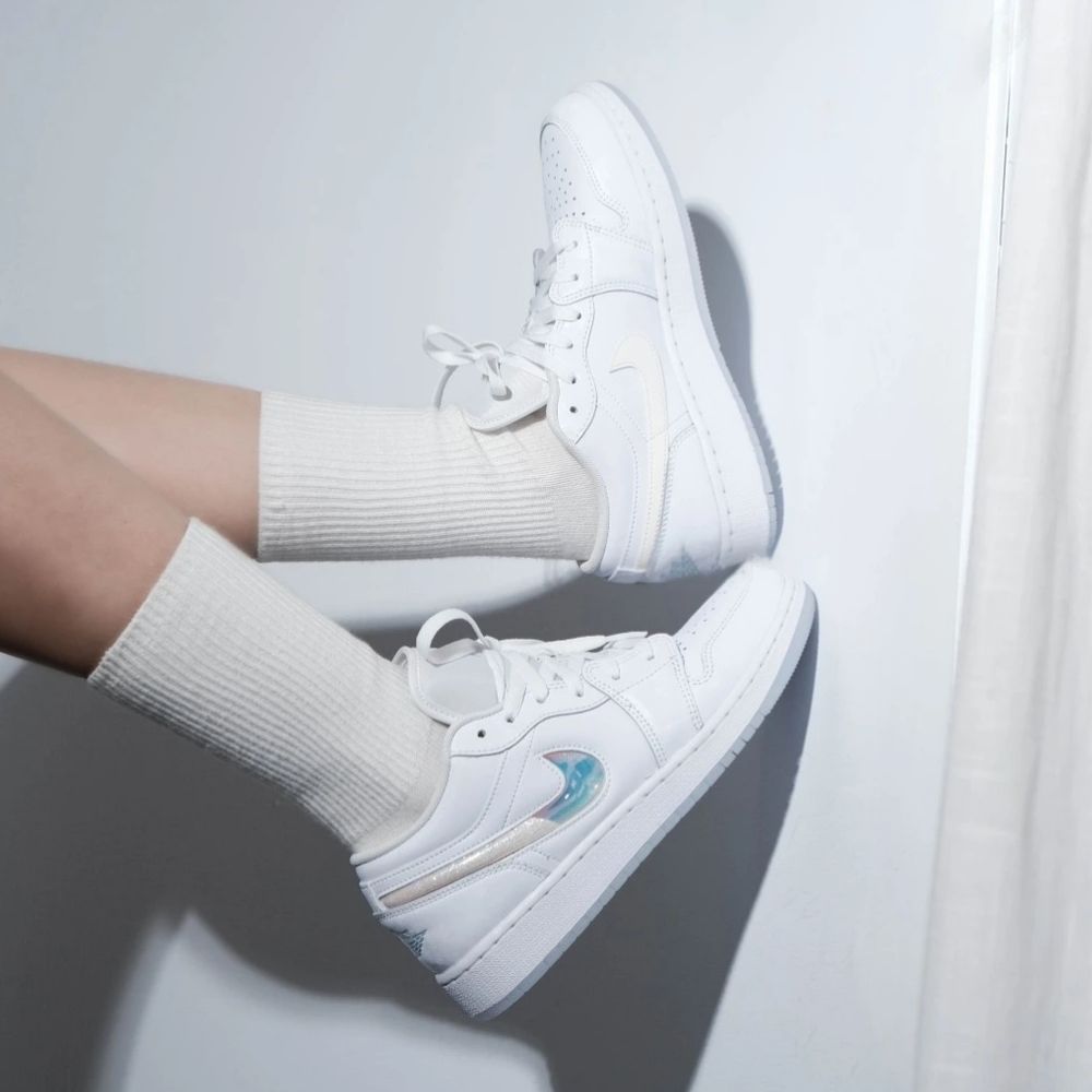 Air Jordan 1 Low Glitter Swoosh White SE
