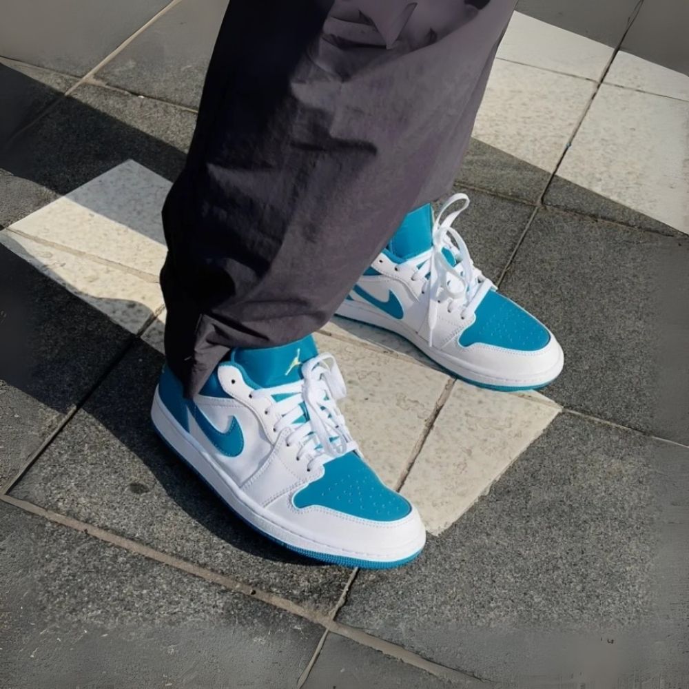 Air Jordan 1 Low Aquatone Blue White