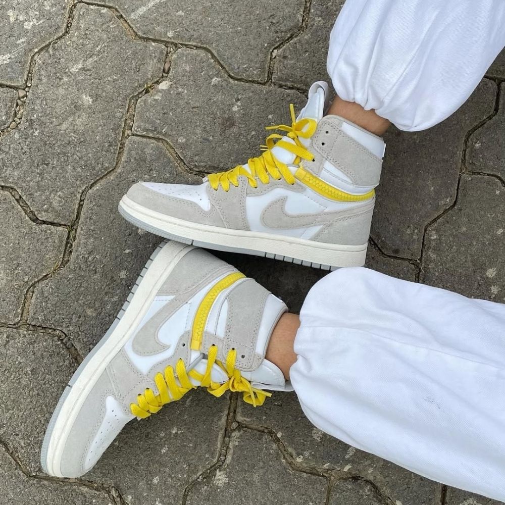 Air Jordan 1 High Switch Light Smoke Grey Yellow