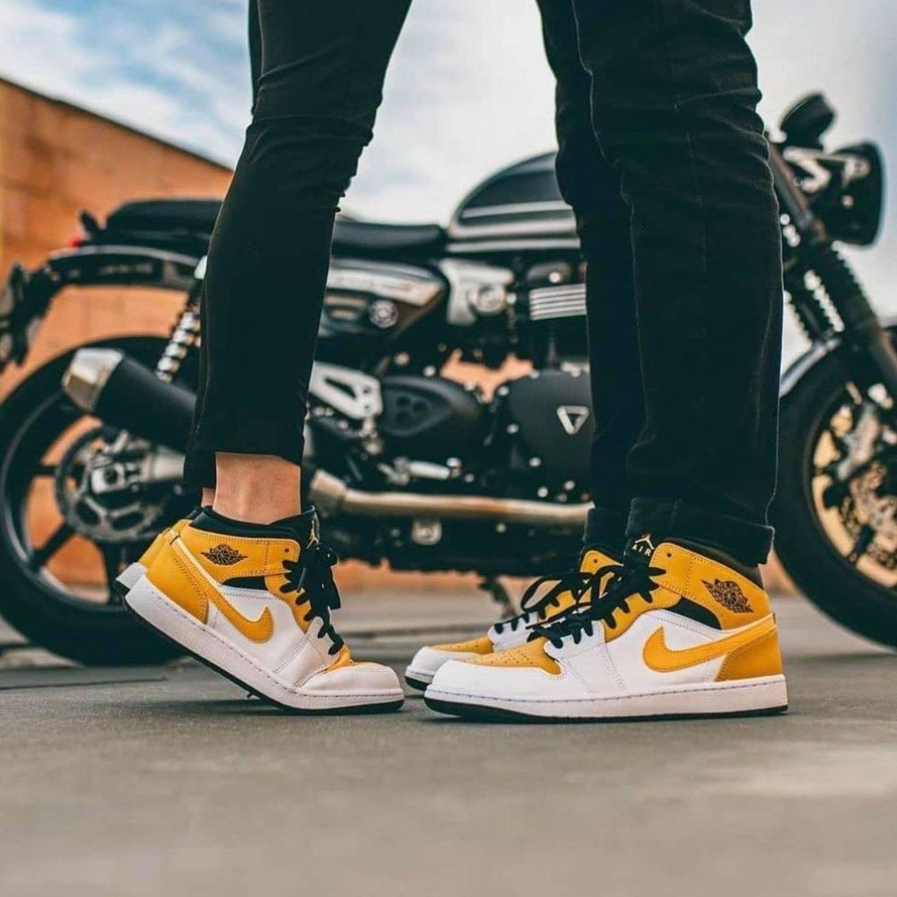 Air Jordan 1 Mid University Gold White Black