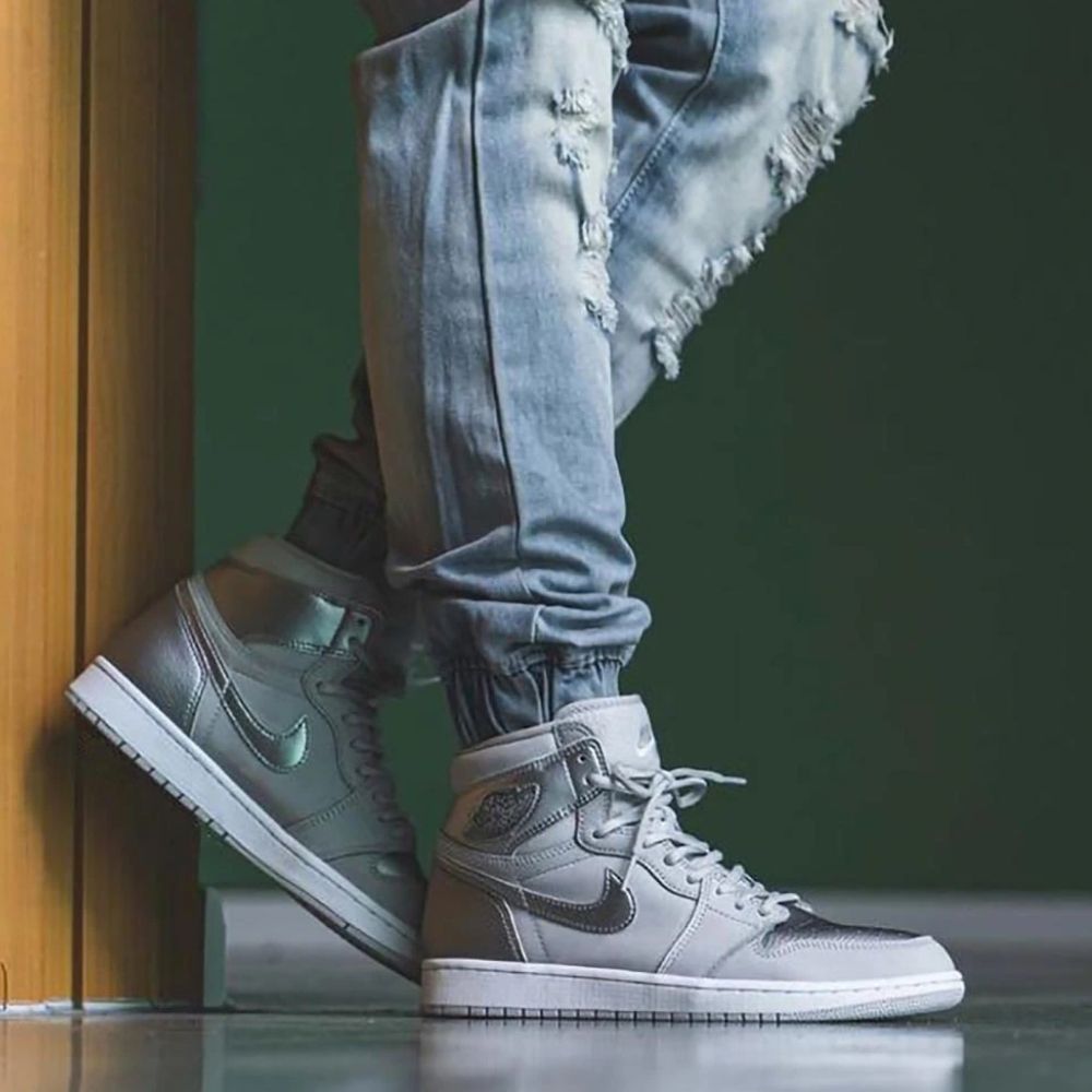 Air Jordan 1 Retro High OG CO Japan Tokyo Grey Metallic Silver