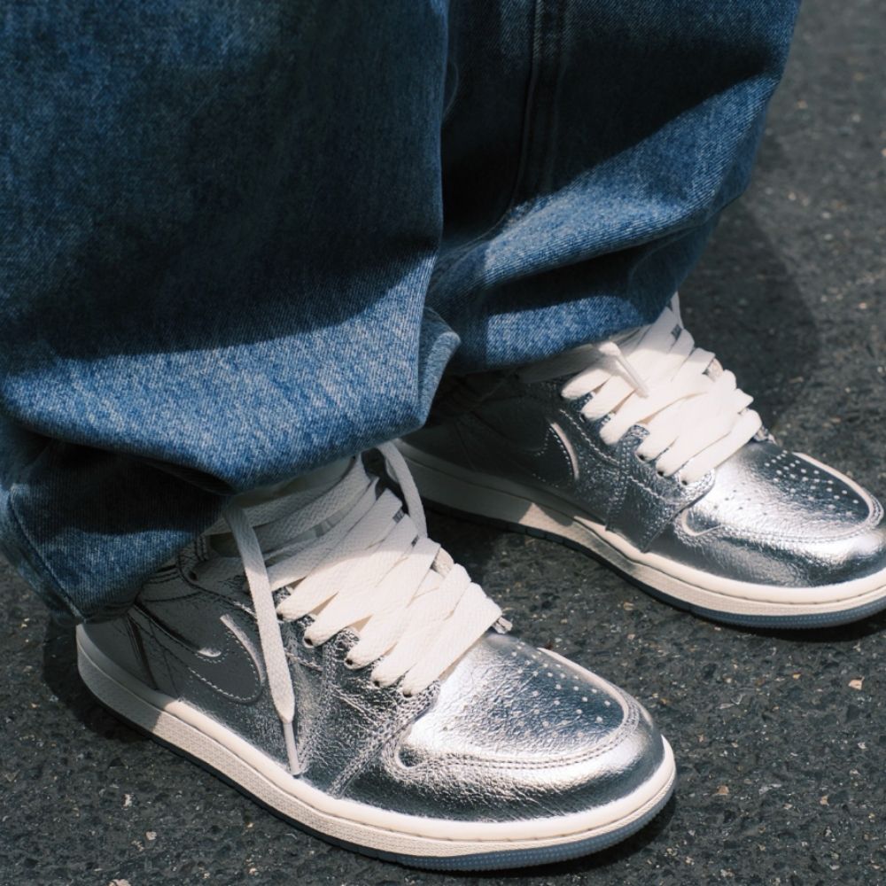 Air Jordan 1 Retro High OG Chrome