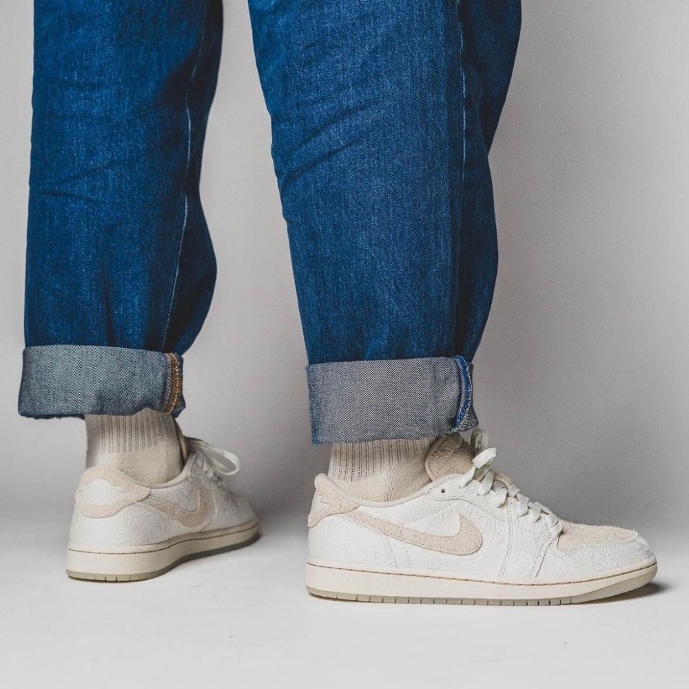Air Jordan 1 Retro Low OG X Chris Paul Give Them Flowers Cream