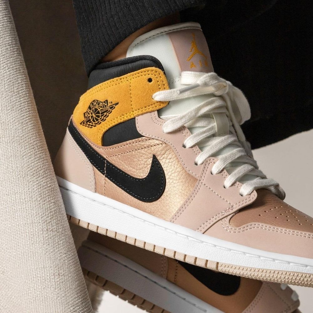 Air Jordan 1 Mid Particle Beige SE