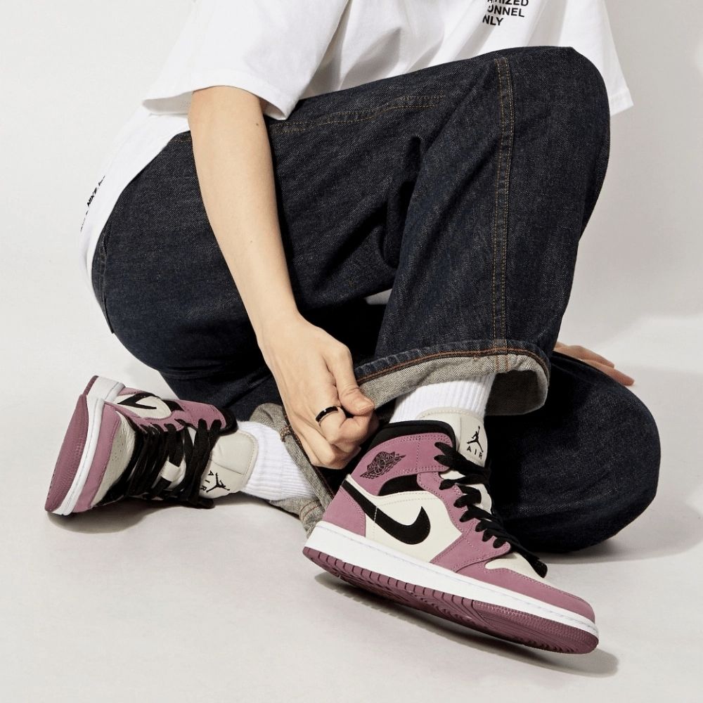 Air Jordan 1 Mid Berry Pink White SE