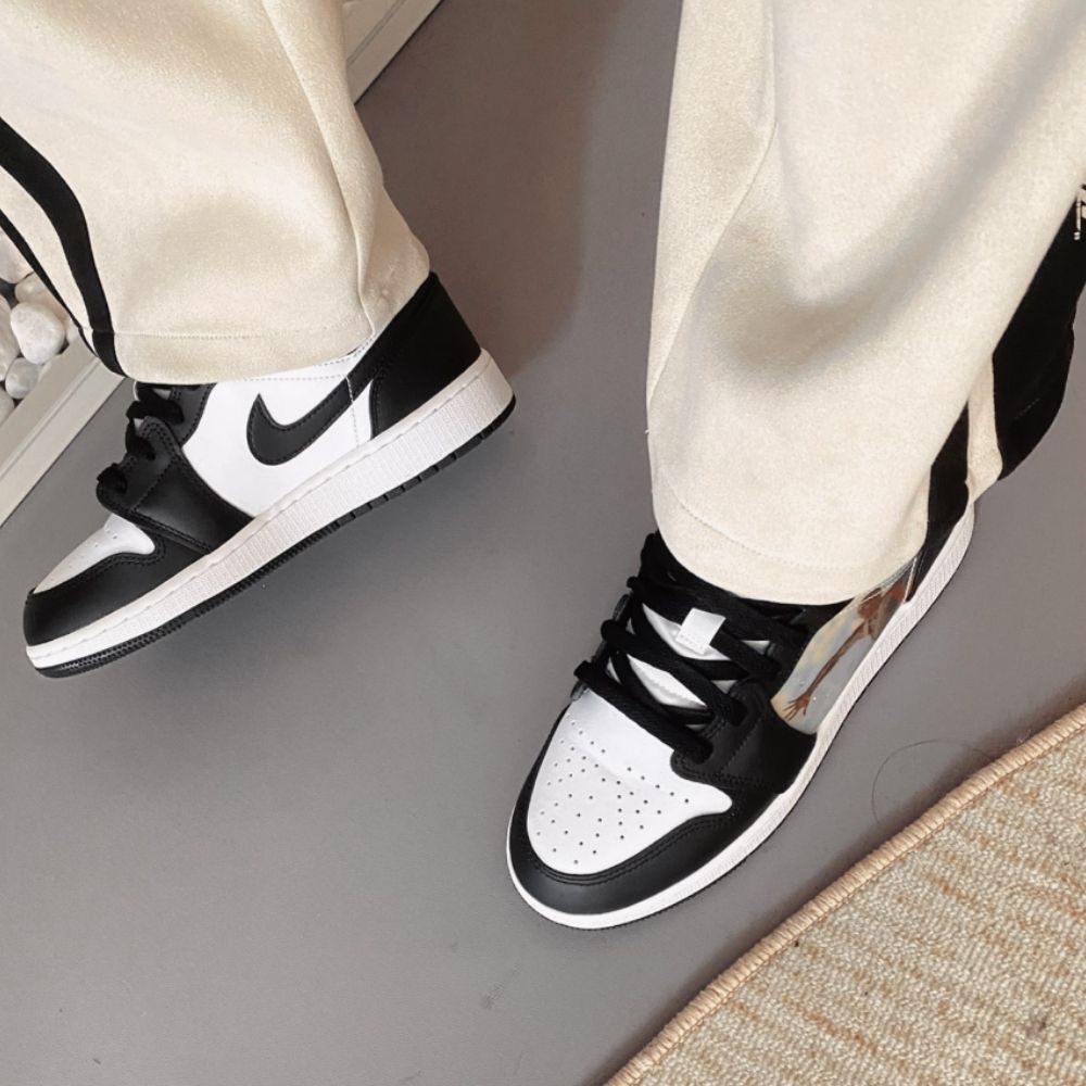 Air Jordan 1 Mid Hologram Black White