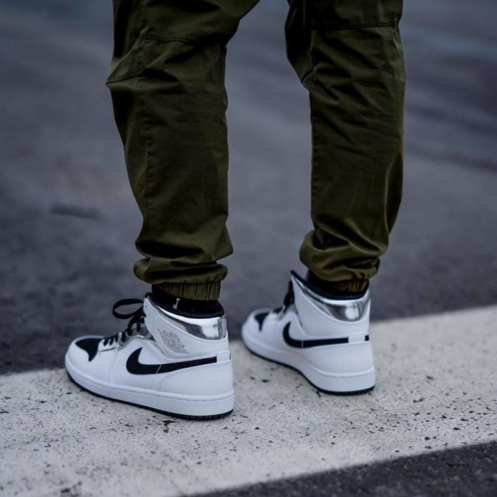 Air Jordan 1 Mid Alternate Think 16 White Silver Black