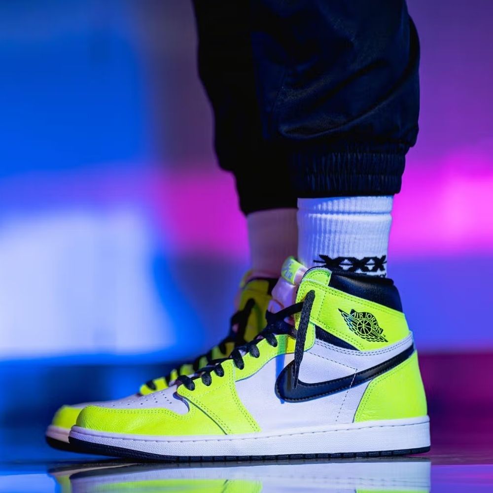 Air Jordan 1 Retro High OG Visionaire Volt Sail