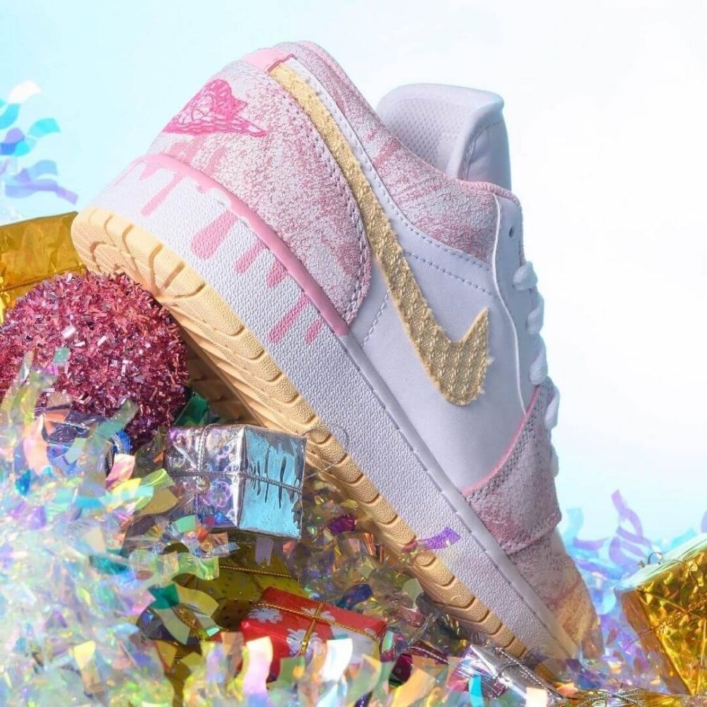Air Jordan 1 Low Strawberry Ice Cream White Hyper Pink