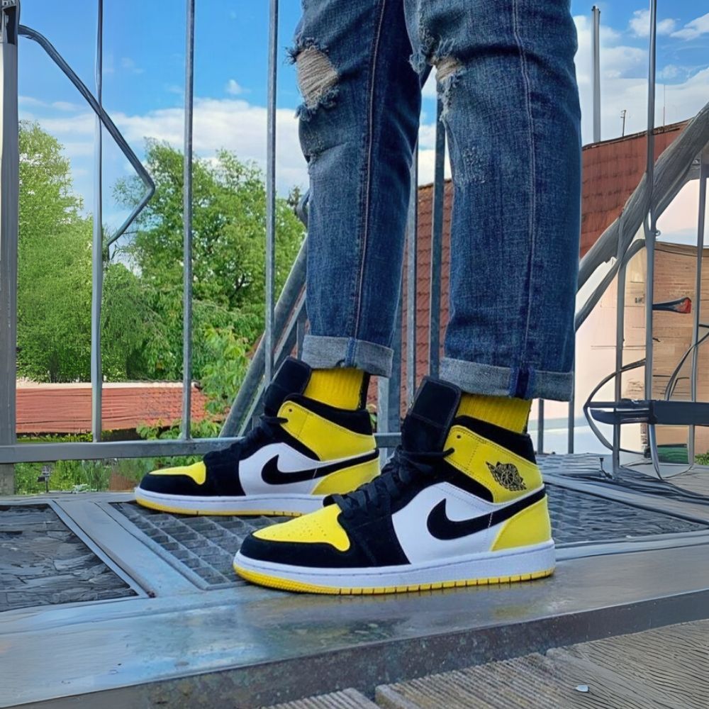 Air Jordan 1 Mid Yellow Toe Black SE