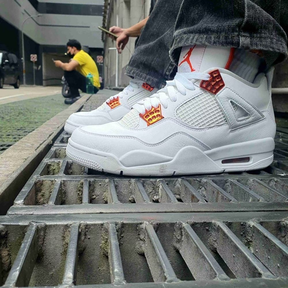 Air Jordan 4 Retro Orange Metallic White