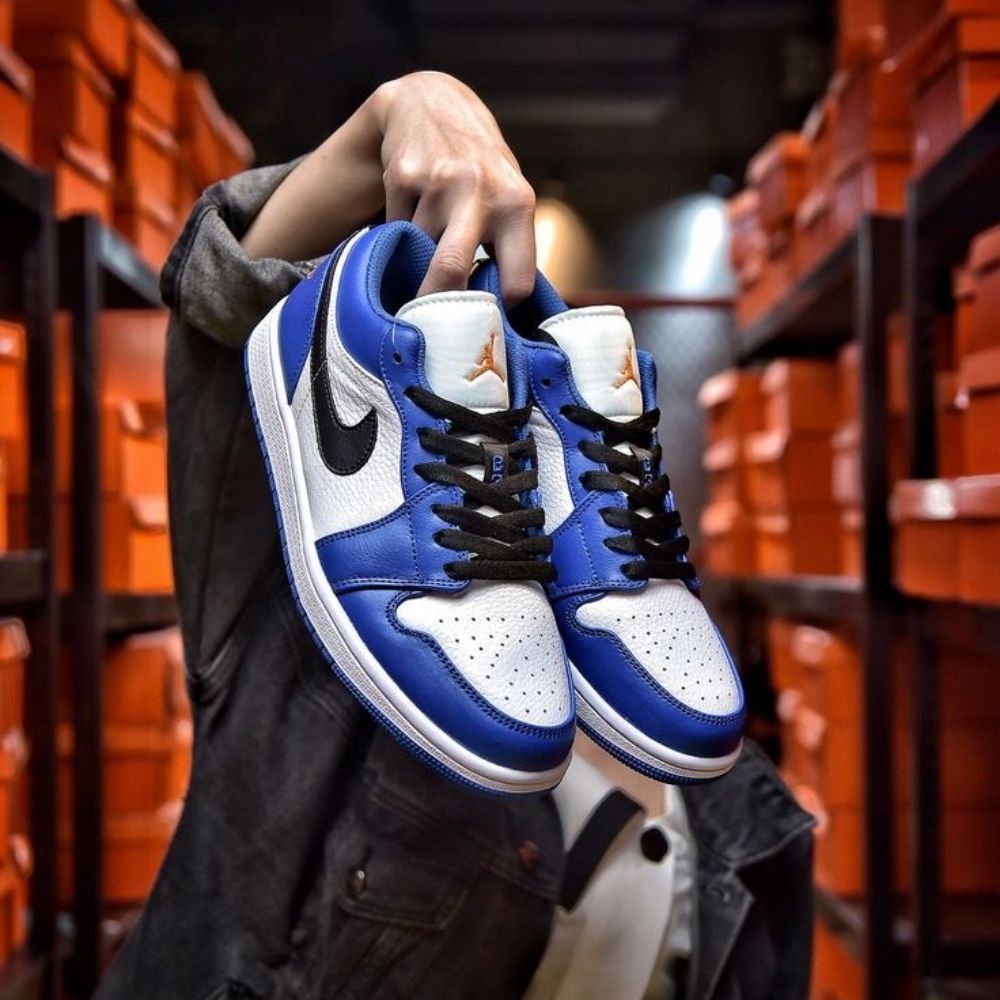 Air Jordan 1 Retro Low Hyper Royal Blue White