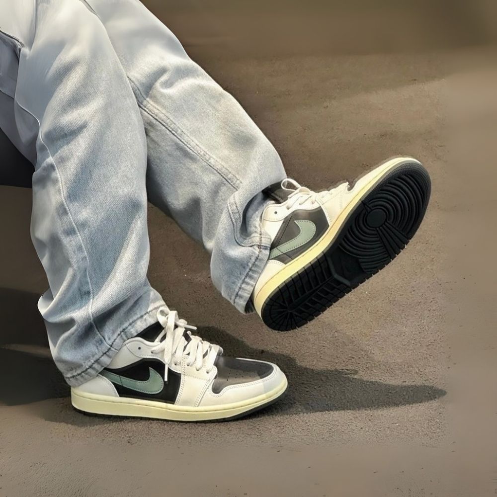 Air Jordan 1 Low Jade Smoke Sail