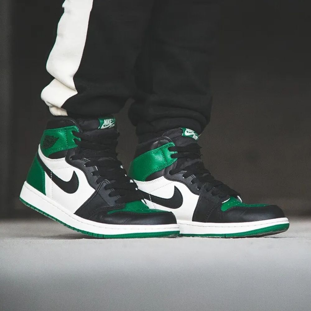 Air Jordan 1 Retro High OG Pine Green Black