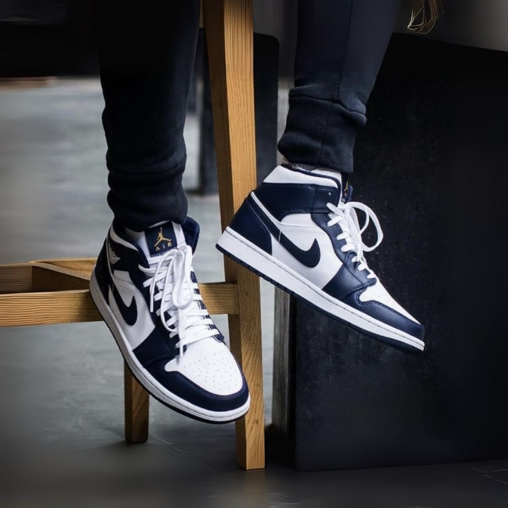 Air Jordan 1 Mid Obsidian Blue White