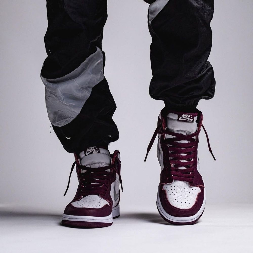 Air Jordan 1 Retro High OG Bordeaux Silver White 2021