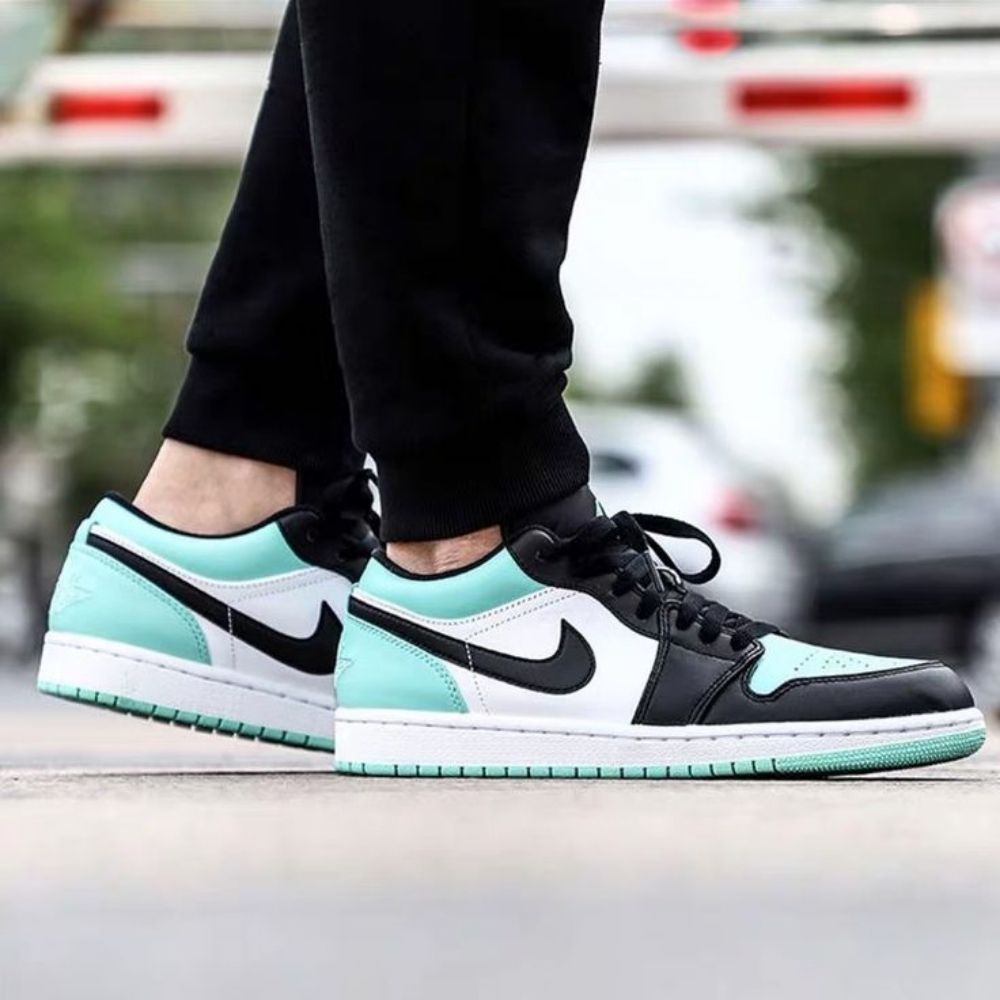 Air Jordan 1 Retro Low Emerald