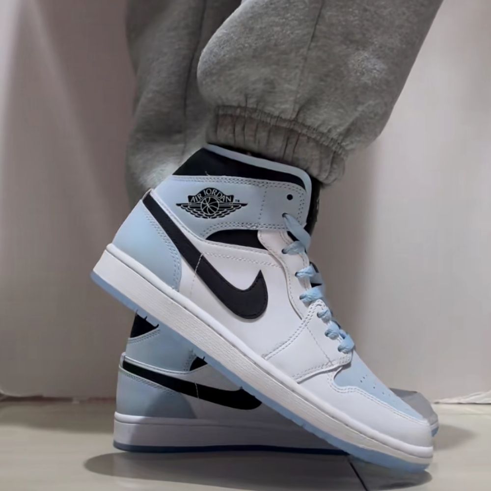 Air Jordan 1 Mid Ice Blue