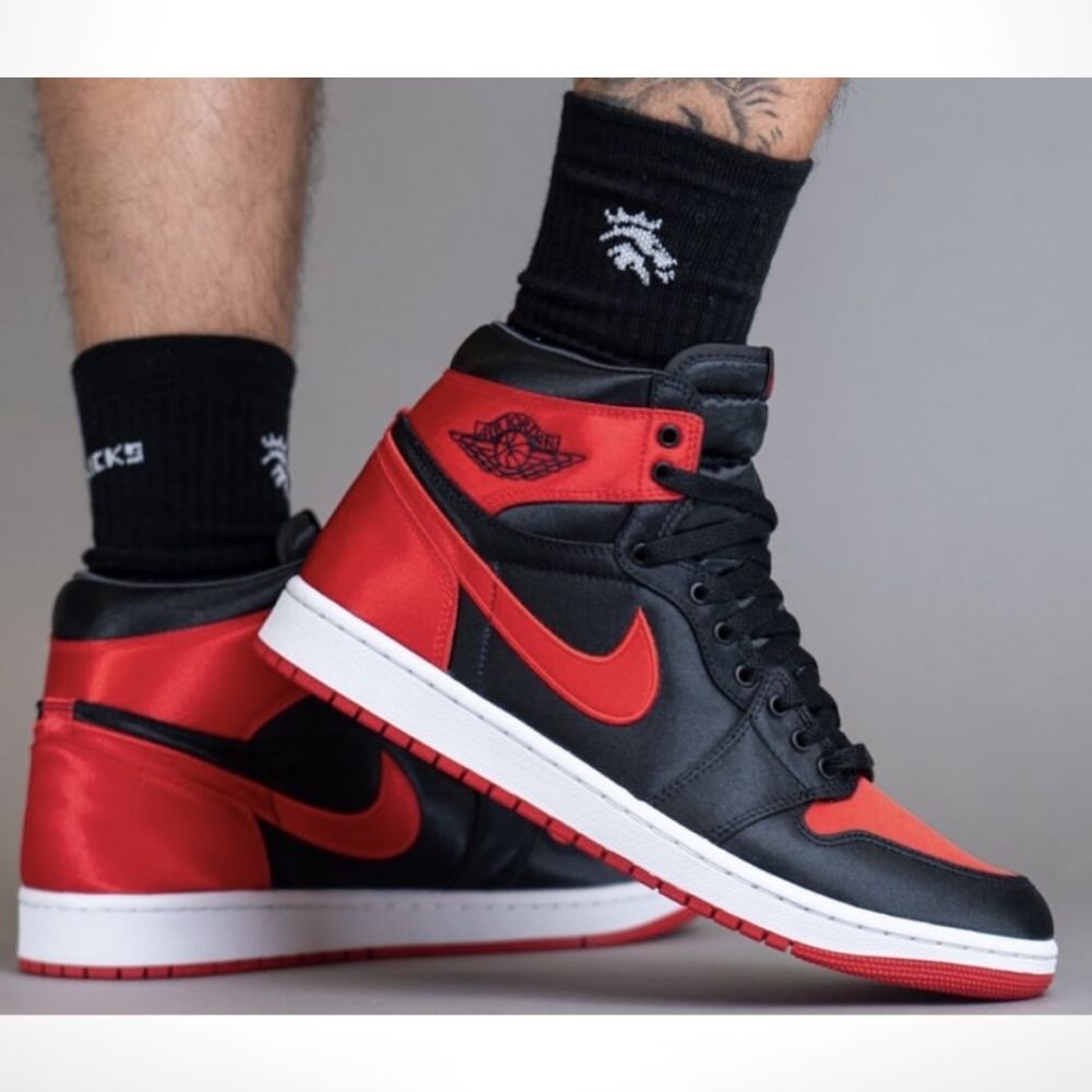 Air Jordan 1 Retro High OG Satin Bred
