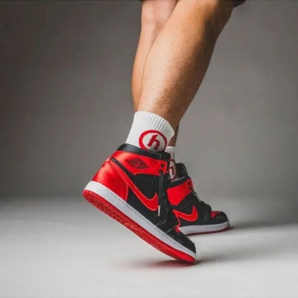 Air Jordan 1 Retro High OG Satin Bred
