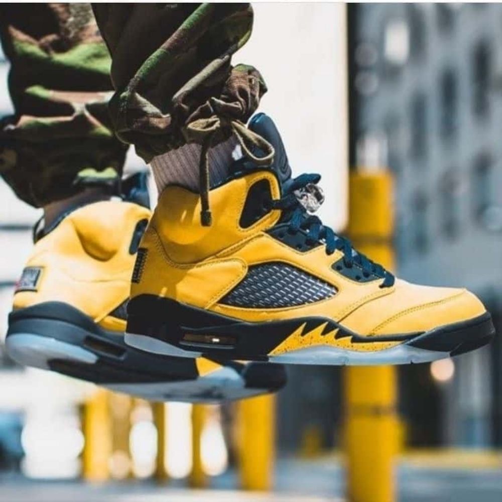 Air Jordan 5 Retro SP Michigan Amarillo