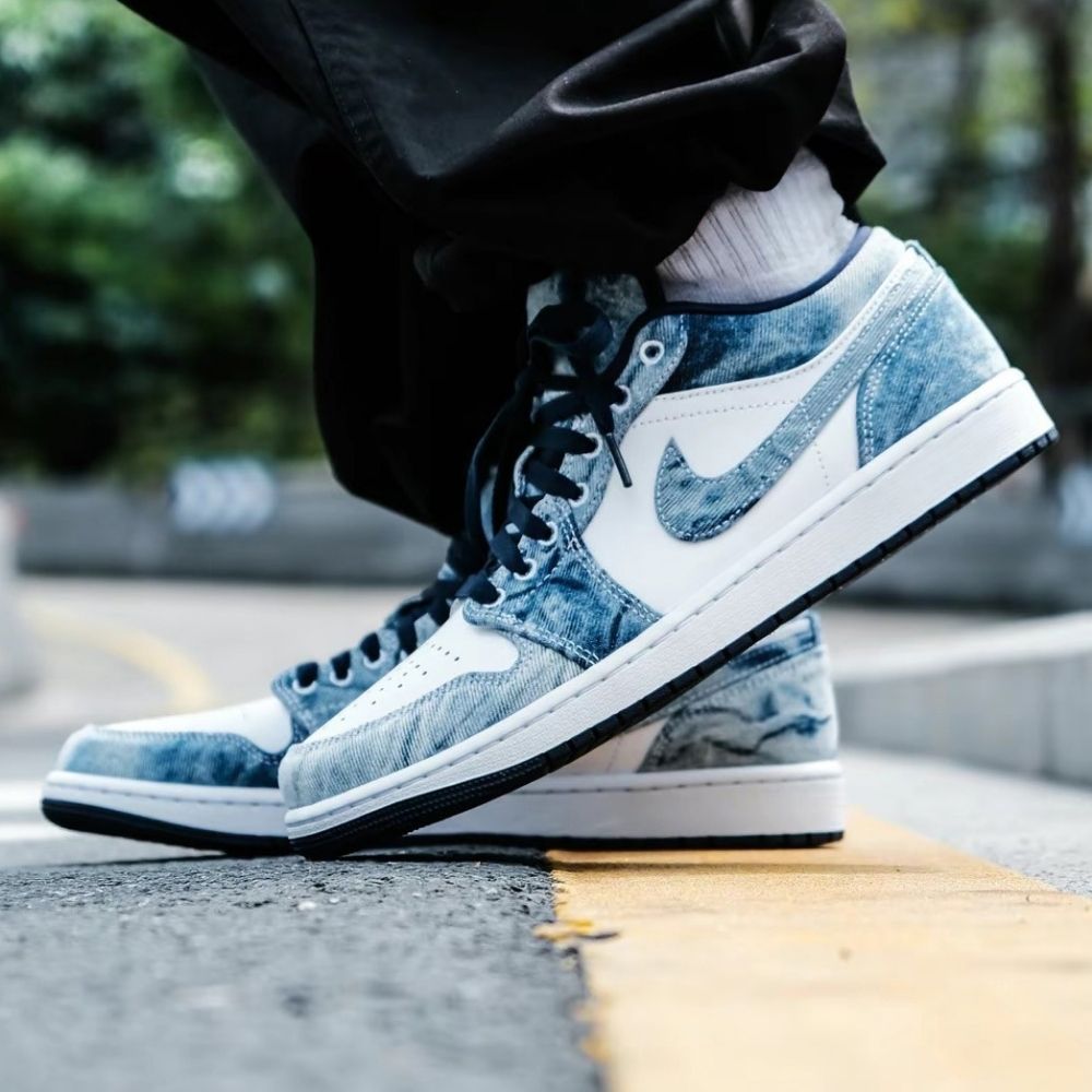 Air Jordan 1 Low SE Washed Denim