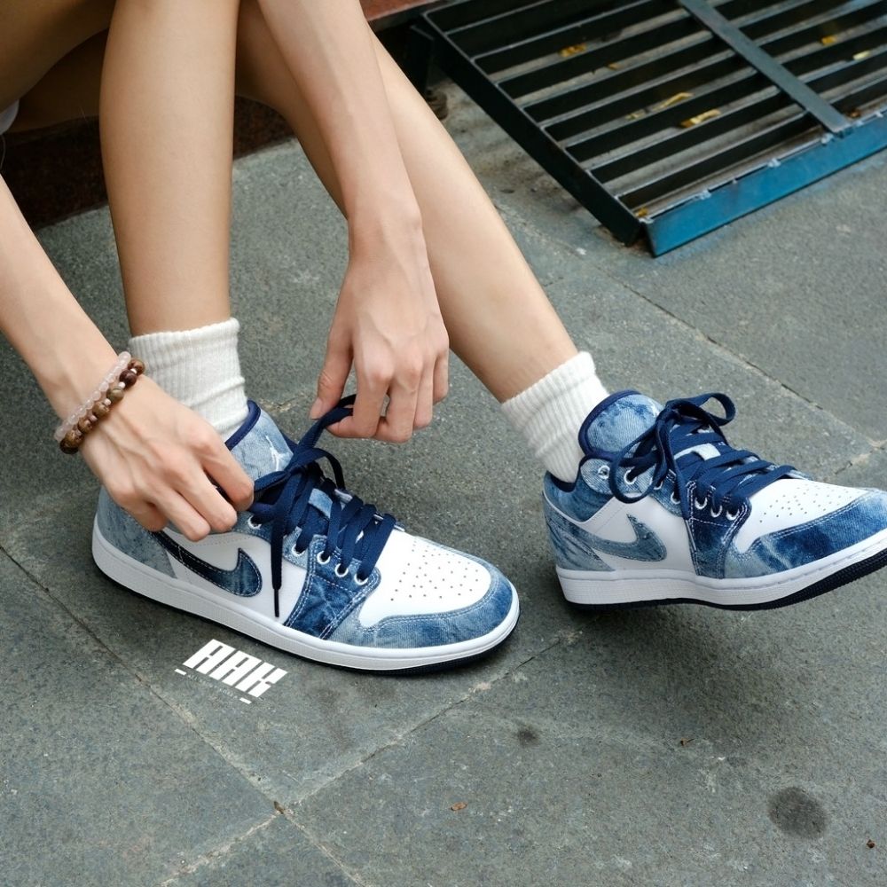 Air Jordan 1 Low SE Washed Denim