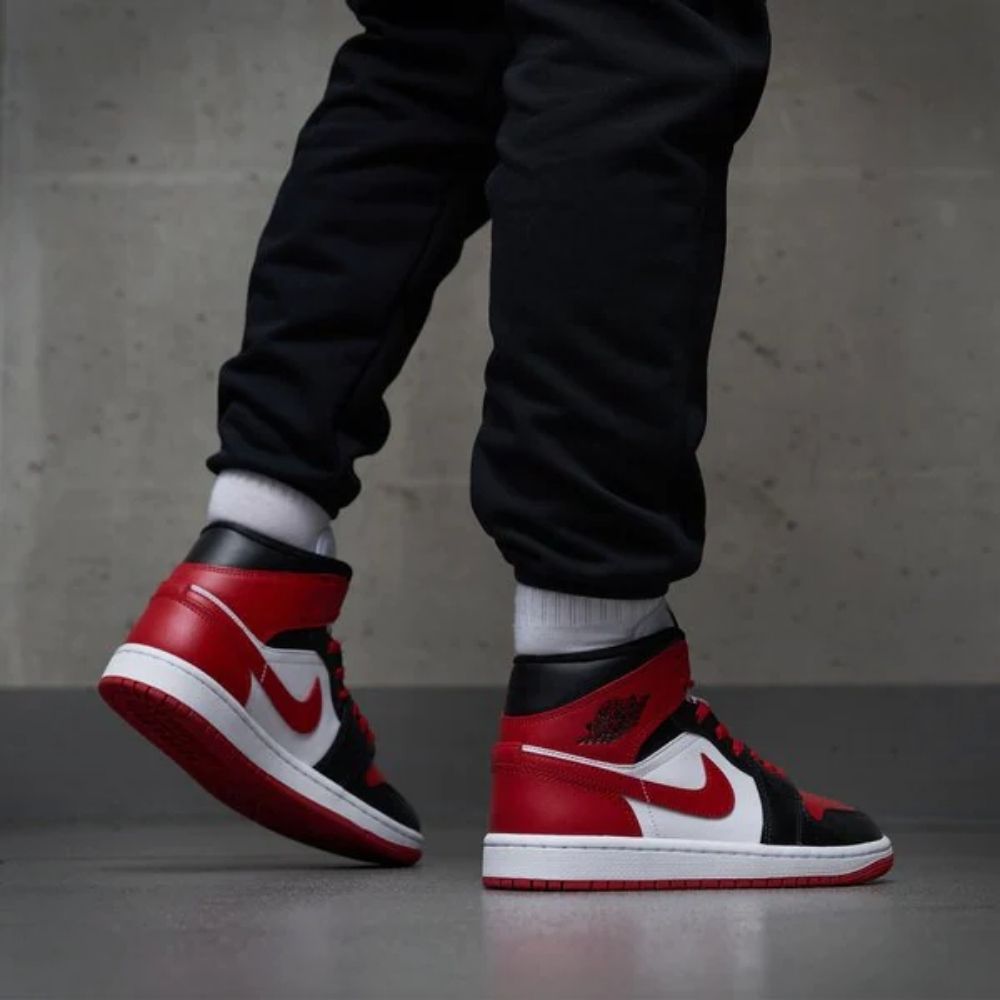 Air Jordan 1 Mid Alternate Bred Toe
