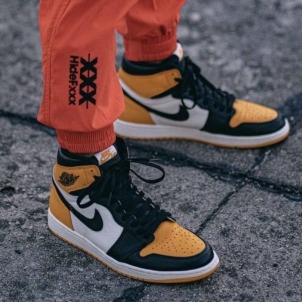 Air Jordan 1 Retro High OG Taxi Orange