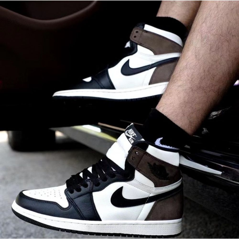 Air Jordan 1 Retro High OG Dark Mocha