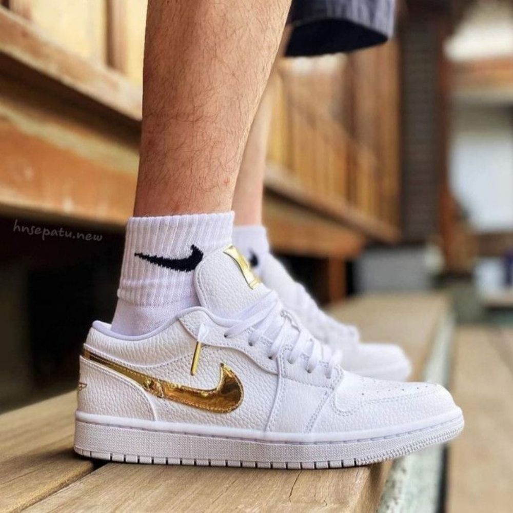 Air Jordan 1 Low White Metallic Gold