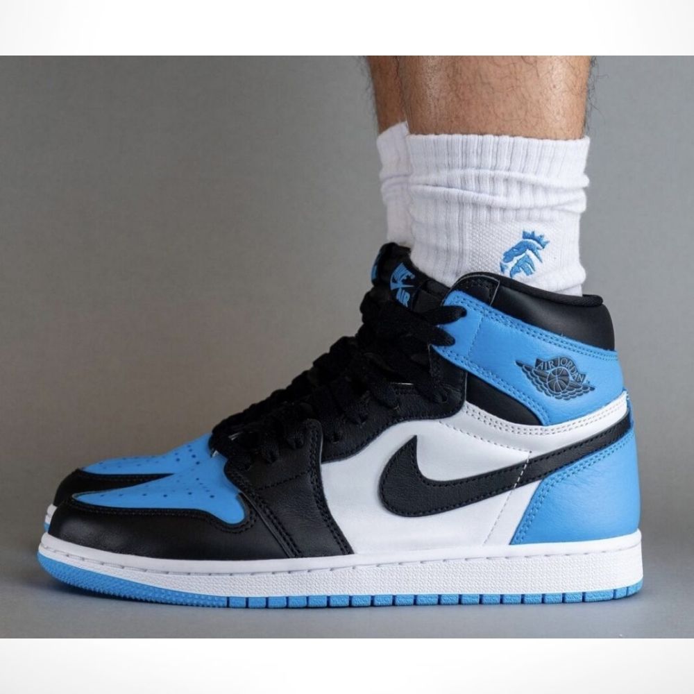 Air Jordan 1 Retro High OG UNC Toe Blue