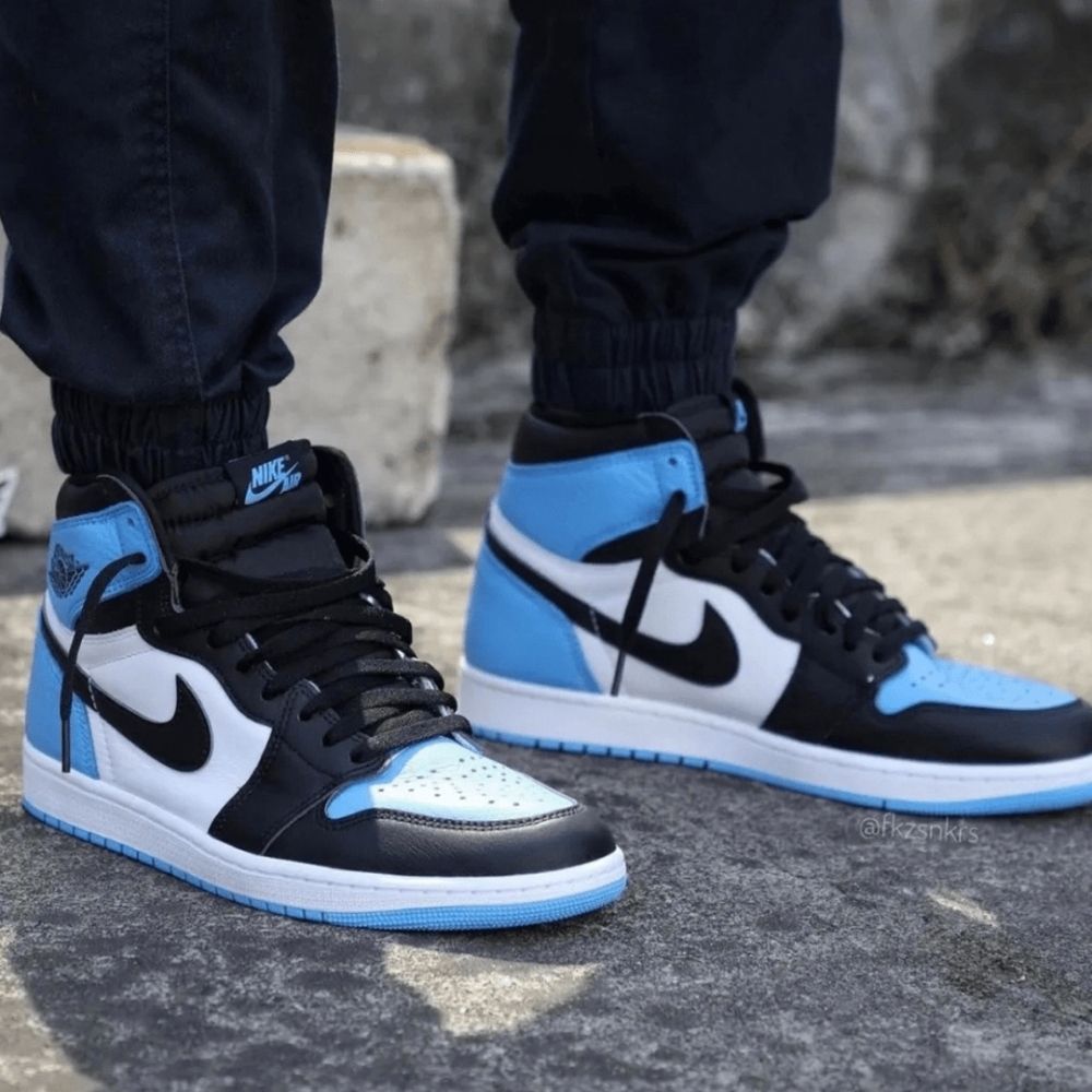 Air Jordan 1 Retro High OG UNC Toe Blue
